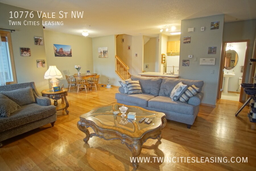 Foto principal - Open Layout TH w/ Top Level Bedrooms