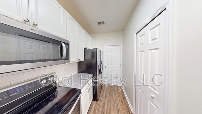 Foto del edificio - 448 Sherwood Oaks Dr