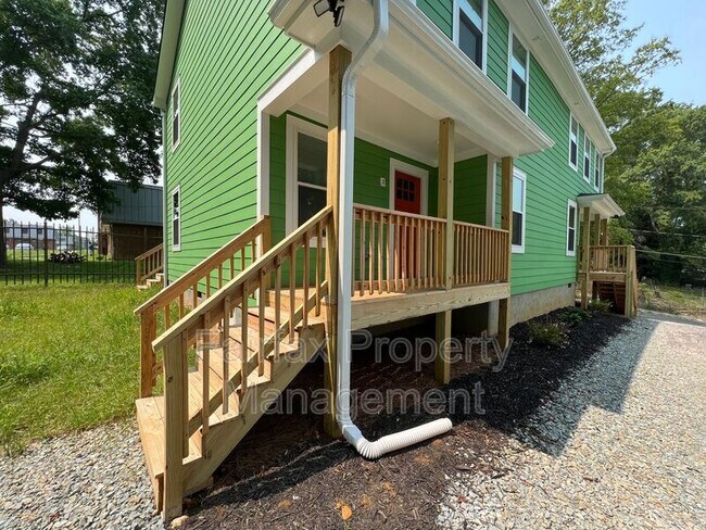 Building Photo - 521 Boone St