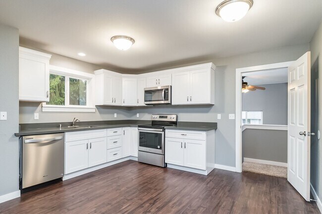 Foto del edificio - Beautiful, Spacious 4-bedroom home in Ferndale!