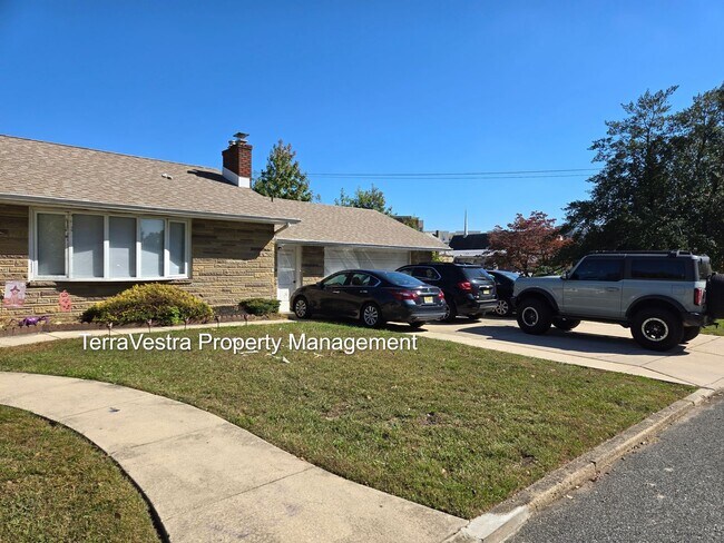 Foto del edificio - College rental 5 bedroom 4 bathroom Now sh...