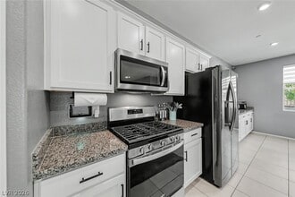 Building Photo - 10634 Sariah Skye Ave