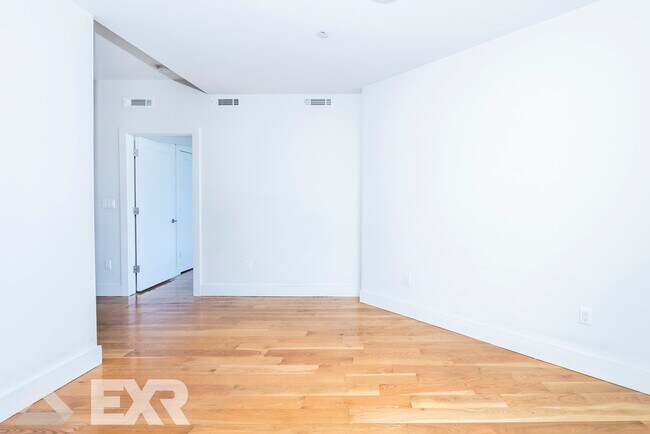 Foto del edificio - 5527 Myrtle Ave