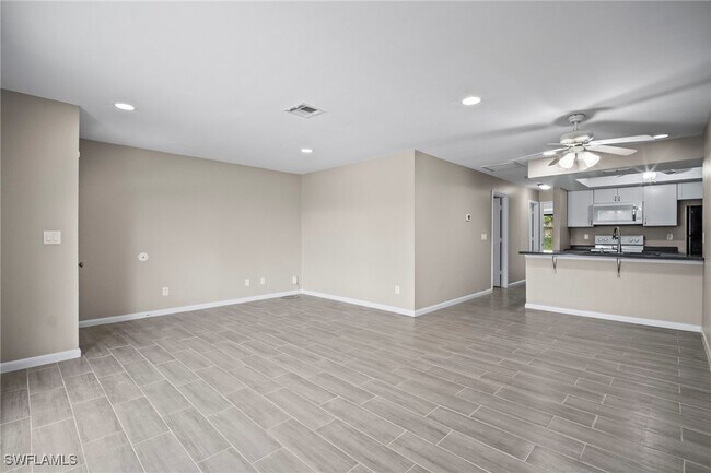 Building Photo - 1413 SE 23rd Pl