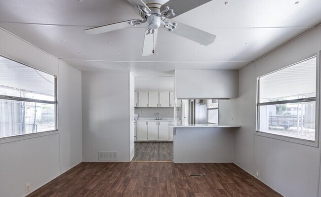 Building Photo - Mobile Home with 3 bedrooms 1 baths, Big Yard