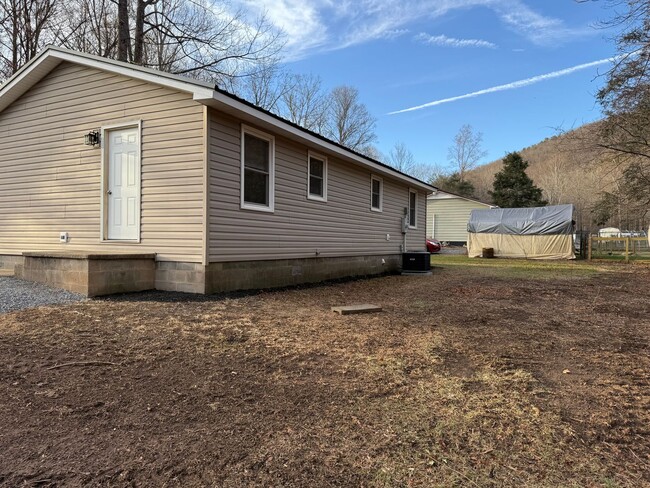 Building Photo - 3 bedroom ranch. Everything new.  Complete...