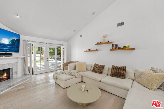 Foto del edificio - 3614 Malibu Country Dr