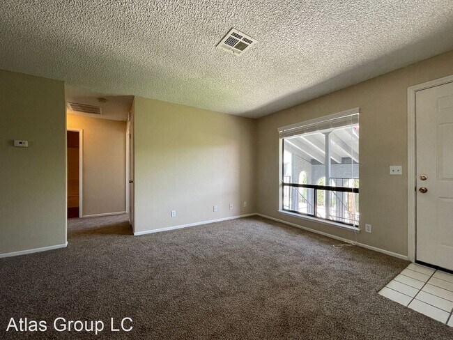 Building Photo - 2 br, 1.5 bath House - 5215 Caliente St. #24