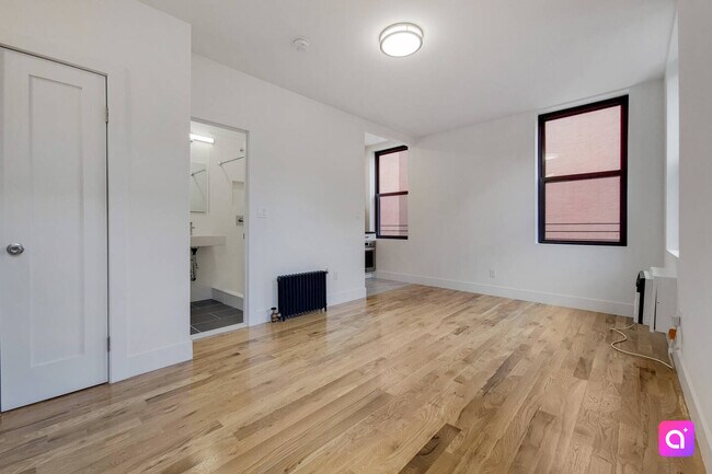 Foto del edificio - 37 1/2 Bedford St