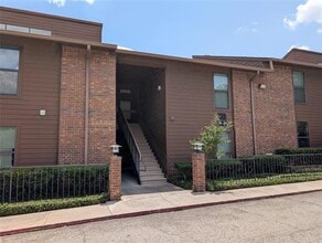 Building Photo - 7522 Holly Hill Dr