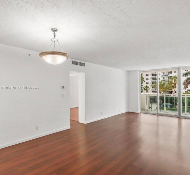 Building Photo - 3000 S Ocean Dr