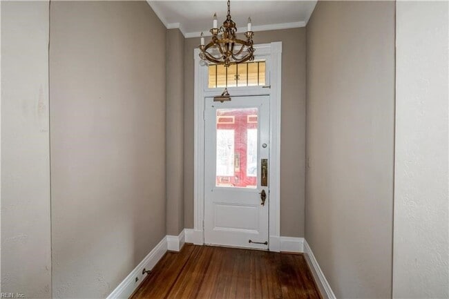 Building Photo - Charming First-Floor Duplex in Historic Fr...