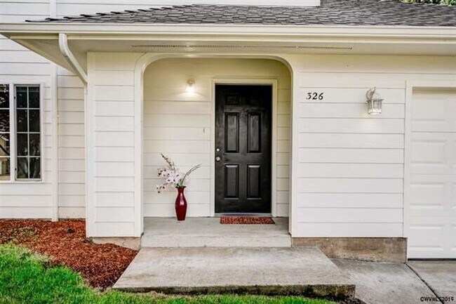 Building Photo - Beautifully Updated 4 Bedroom in a Quiet C...