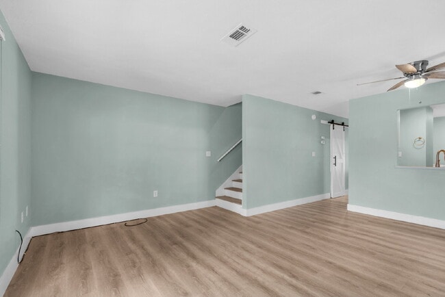 Foto del edificio - "Charming 2-Bed Townhouse Retreat in Fort ...