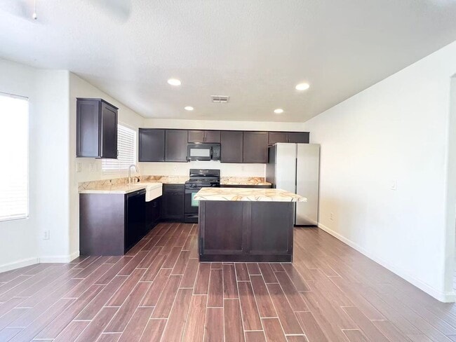 Building Photo - 10996 Crispinio St