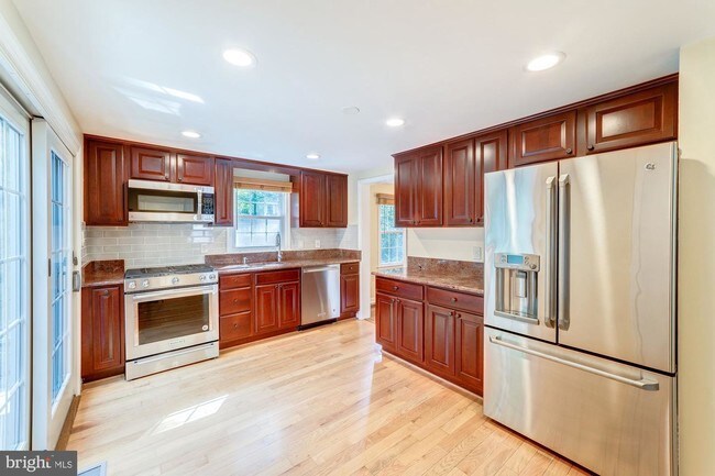 Building Photo - 5926 New England Woods Dr