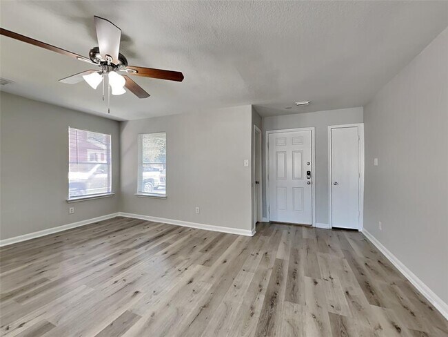 Building Photo - 10111 Victoria Falls Ln