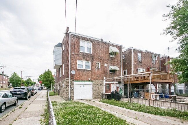 Building Photo - 3100 Unruh Ave