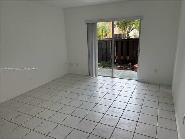 Building Photo - 10790 N Kendall Dr