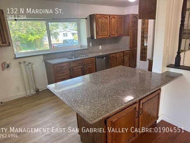 Building Photo - 132 N Mardina St