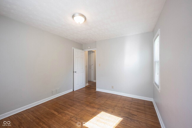 Foto del edificio - 1716 E 46th St
