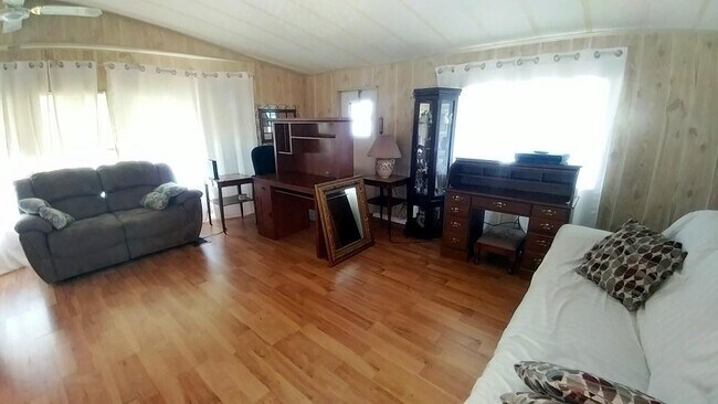 Foto del edificio - 4104 70th Ln N