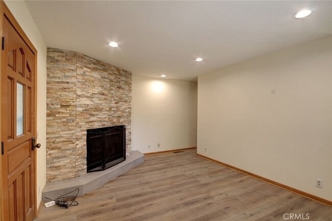 Building Photo - 430 E Country Club Blvd