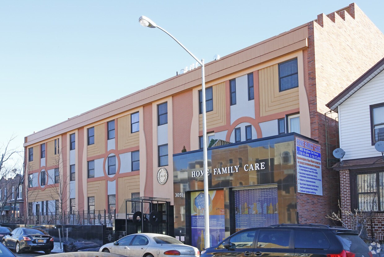 Foto principal - 3051 Brighton 3rd St