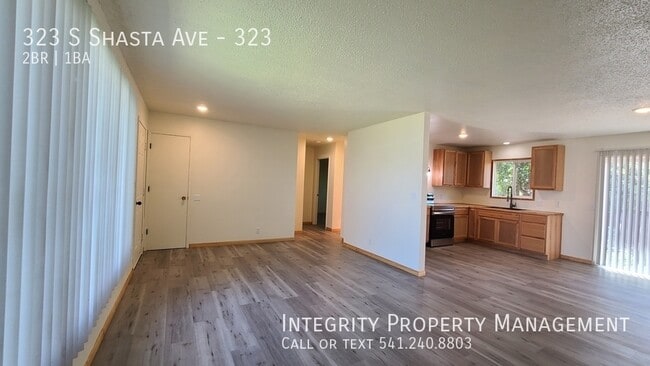 Building Photo - 323 S Shasta Ave
