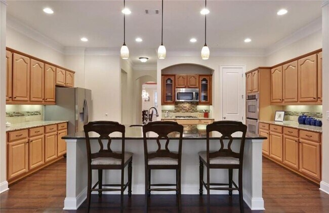 Building Photo - 631 Oakbourne Way