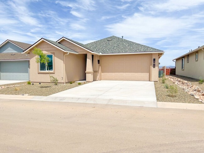 Building Photo - NEWER HOME BUILD IN THE VINEYARDS AT COTTO...