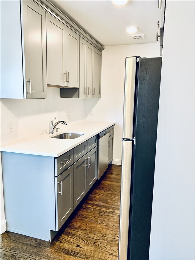 Building Photo - 161 18th St