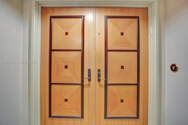 Foto del edificio - 17555 Collins Ave