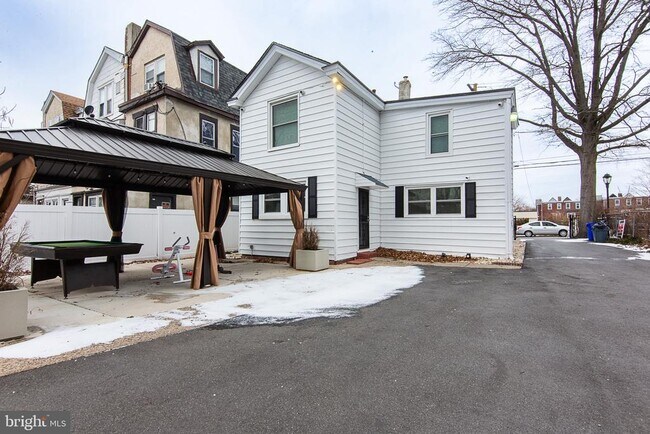 Foto del edificio - 7309 Sycamore Ave