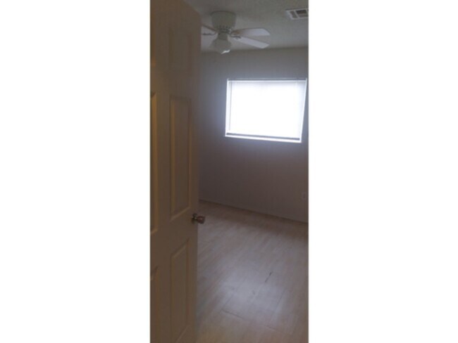 Building Photo - 730 SW Ranch Oak Blvd
