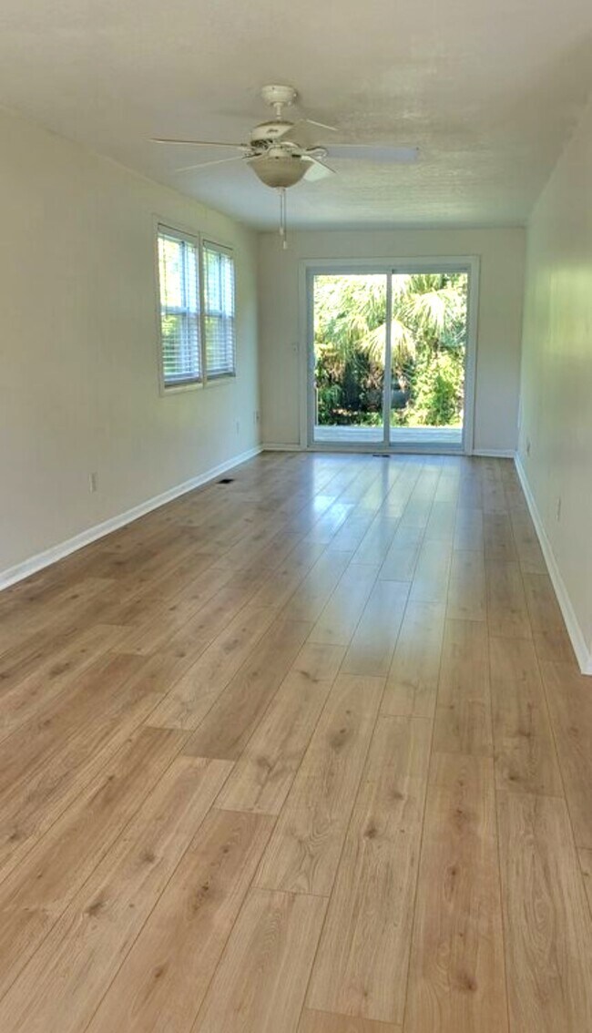 Living Room - 216 12th St