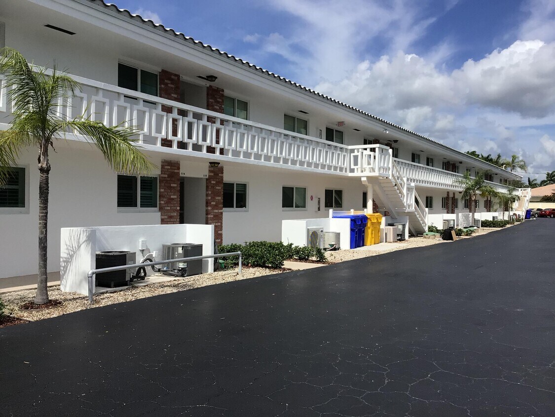 Primary Photo - 331 Tequesta Dr