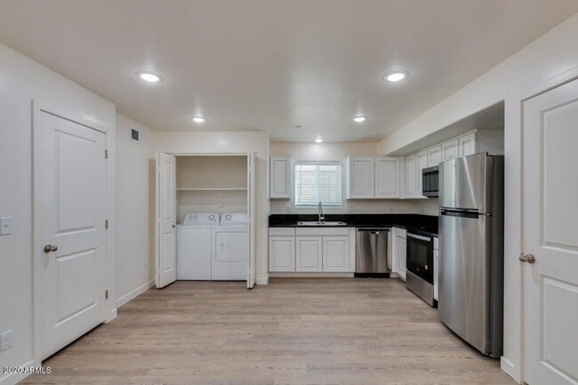 Building Photo - Apache Junction unit for rent!
