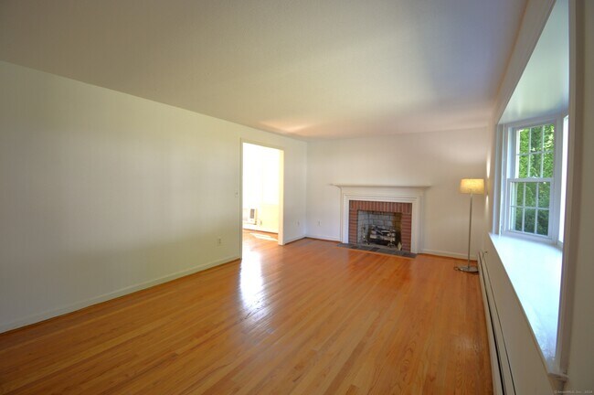 Foto del edificio - 18 Overbrook Rd
