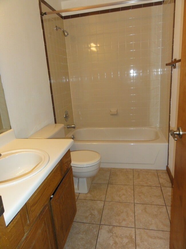 Building Photo - Evergreen 3 Bedroom, 2 Bath Townhome, brea...