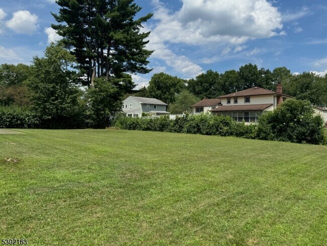 Foto del edificio - 118 Northfield Rd