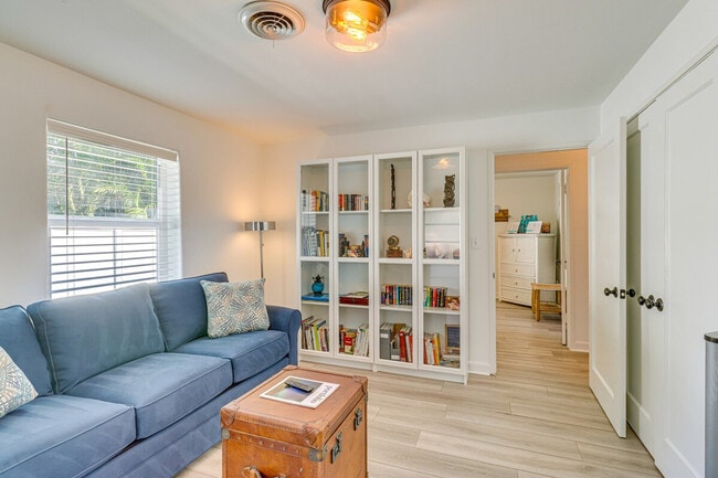 Building Photo - 2042 37th Ave