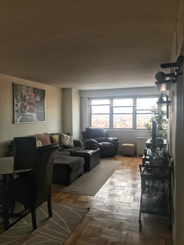 Sala de estar - 6636 Yellowstone Blvd