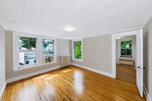 Building Photo - 22 Linden St