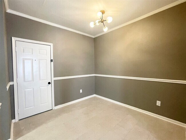 Building Photo - 9850 Pagewood Ln