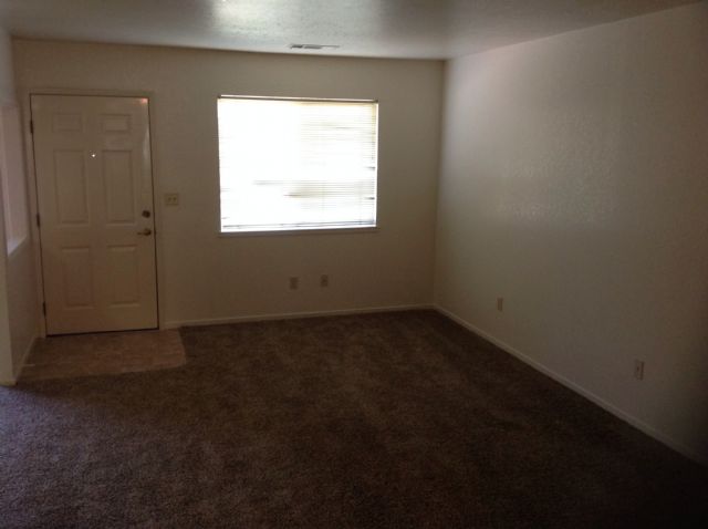 Foto del edificio - 1229 W Roseburg Ave