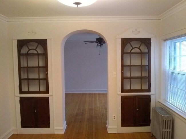 Building Photo - 4524 N Wolcott Ave