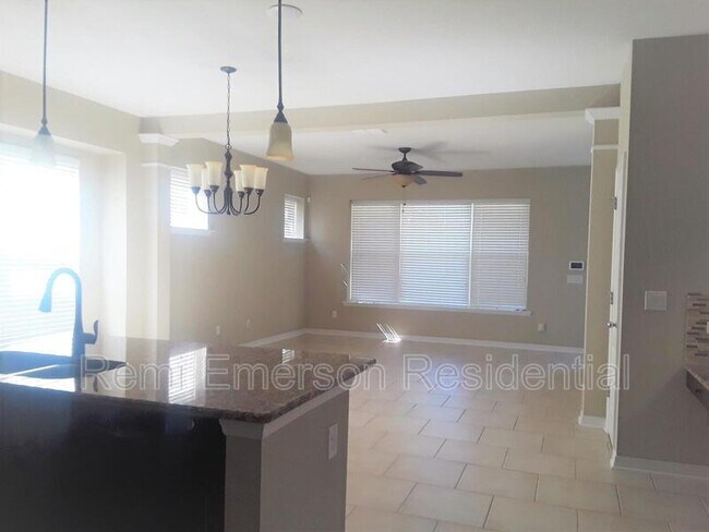 Building Photo - 8161 Laureate Blvd
