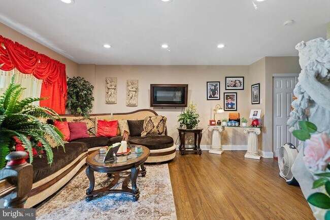 Foto del edificio - 2874 Tolbut St