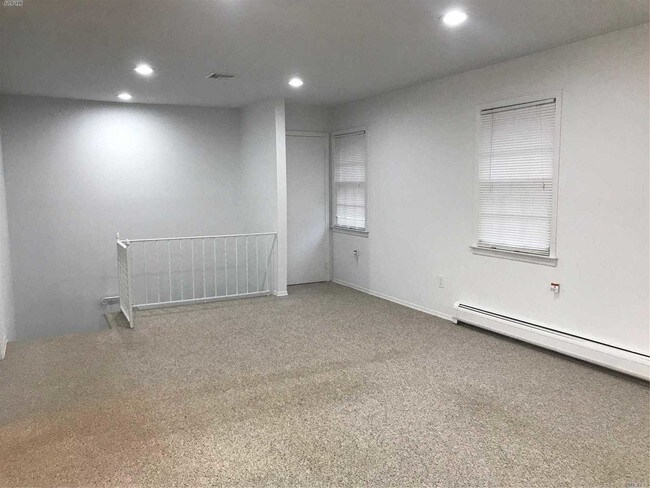 Foto del edificio - 1059 Old Northern Blvd